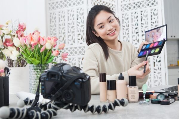 P2Cとは?D2Cとは異なる個のチカラで商品を販売する新しい物販の形