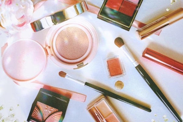 化粧品、医薬品