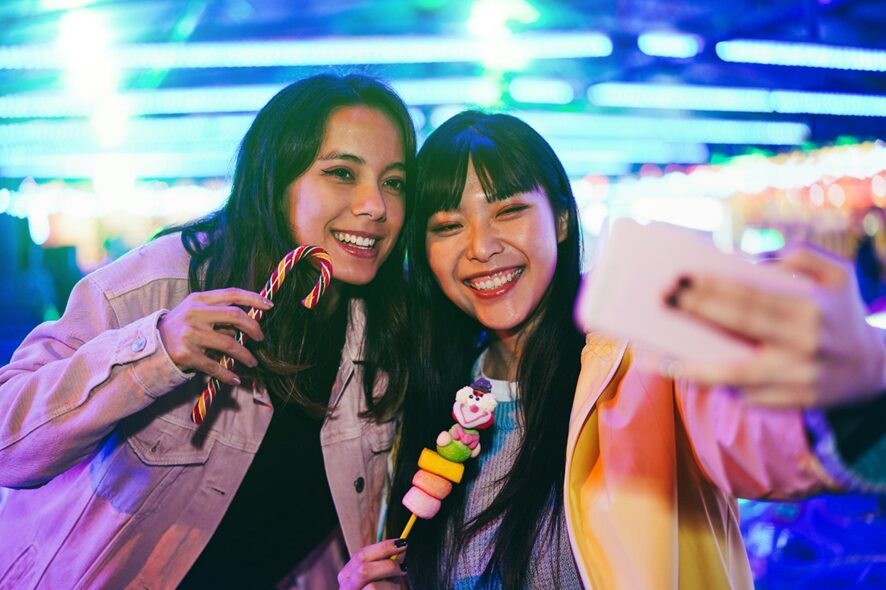 5位 2024年度版 Z世代のギフト事情〜推しを応援する「推し活ギフト」をZ世代女性の約10%が購入。Z世代の約2人に1人がソーシャルギフトを受け取った経験あり