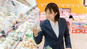 スーパーでの買い物調査：消費者の75%が「価格」重視、90%に衝動買い経験あり－ファンくる調べ