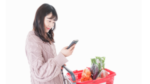 スーパー来店前に56％が特売情報をチェック、83％がWebチラシを活用 - 週2回以上チェックが7割に