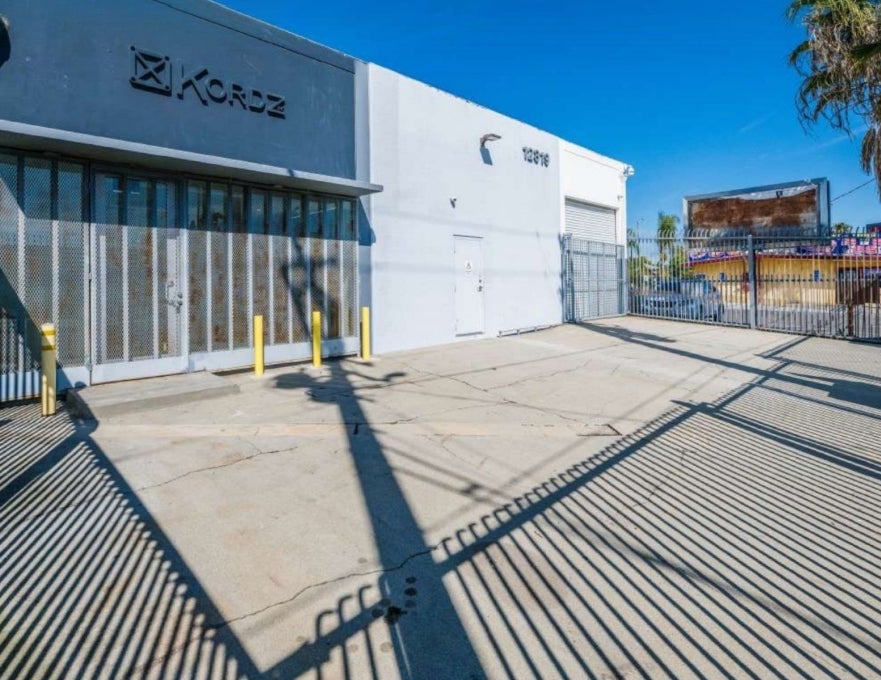 ロサンゼルス(ガーデナ)自社倉庫外観