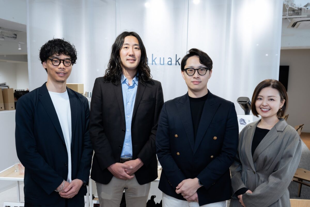 写真左から：菊地（マクアケ）、小林氏（楽天）、市村氏（楽天）、鳥之海（マクアケ）