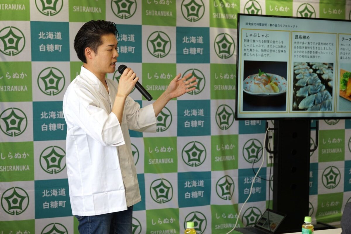 エー・ピーカンパニー松林総料理長による試食説明