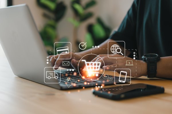 マカフィーがオンラインショッピング詐欺に関する調査結果を発表、大型セール期間中の41%がトラブル経験