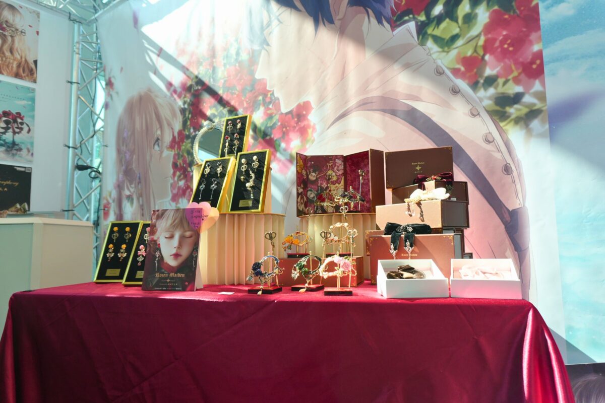 パッケージを含めた商品展示。欧州来場者からも「Beautiful」「Art」と評され好評を得た